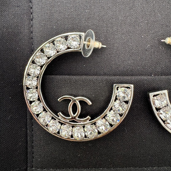 23A CHANEL SILVER CC LOGO LARGE CRYSTALS CRYSTAL METAL XL HOOP HOOPS EARRINGS - Picture 3 of 16